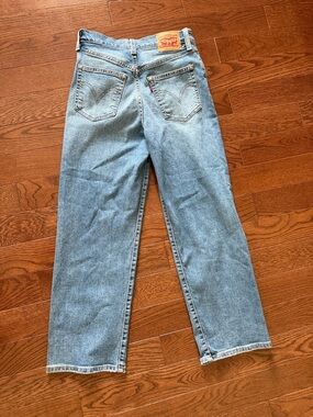 Levi's Women’s Light Blue Straight Leg Jeans - Classic Back Pocket Stitch